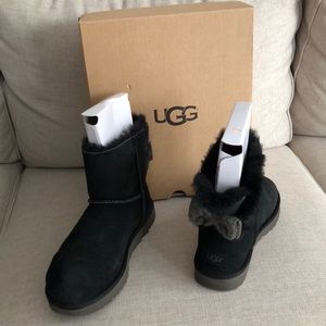 ugg mini bow black